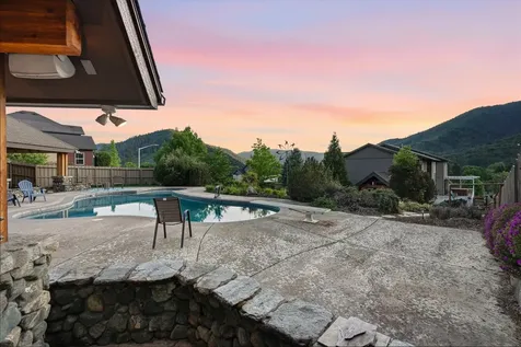 305 Woodville Way Rogue River OR 97537