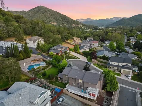 305 Woodville Way Rogue River OR 97537