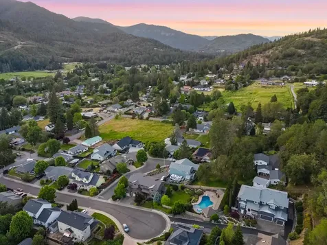 305 Woodville Way Rogue River OR 97537