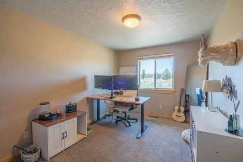 8475 NW Eagle Drive Redmond OR 97756