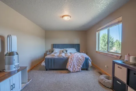 8475 NW Eagle Drive Redmond OR 97756