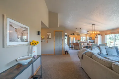 8475 NW Eagle Drive Redmond OR 97756