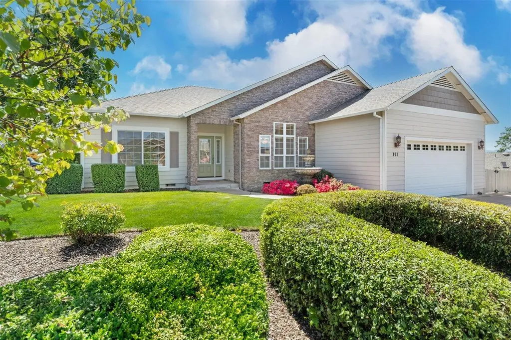103 Greenmoor Drive Eagle Point OR 97524
