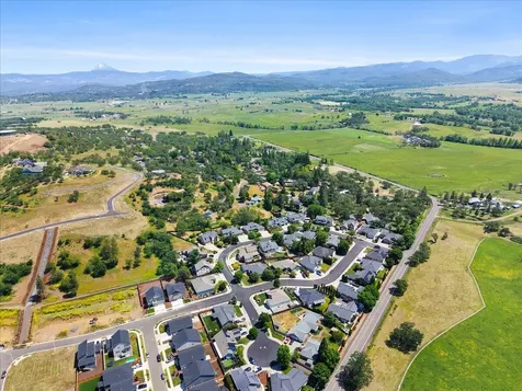 103 Greenmoor Drive Eagle Point OR 97524