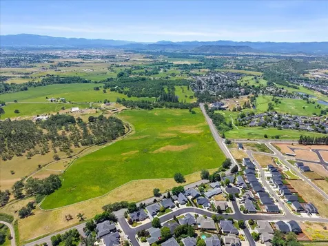 103 Greenmoor Drive Eagle Point OR 97524