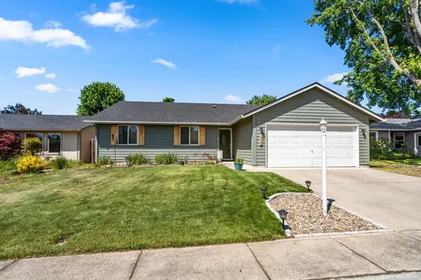 1935 Walnut Grove Lane Central Point OR 97502