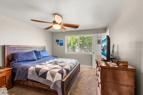 1935 Walnut Grove Lane Central Point OR 97502