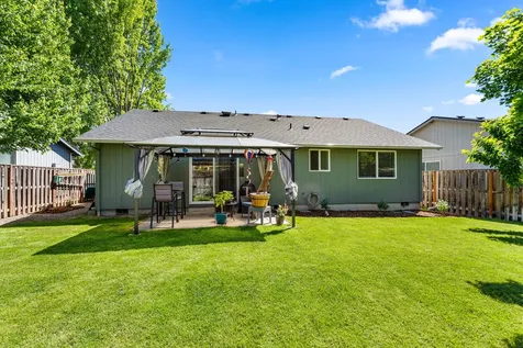 1935 Walnut Grove Lane Central Point OR 97502