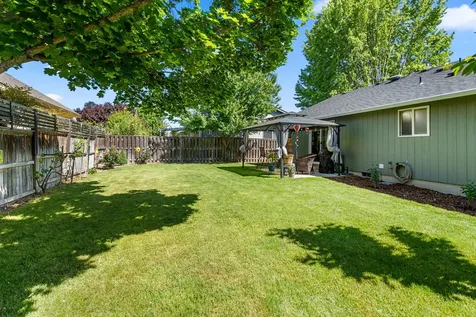 1935 Walnut Grove Lane Central Point OR 97502