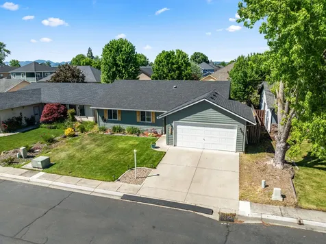 1935 Walnut Grove Lane Central Point OR 97502