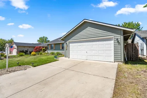 1935 Walnut Grove Lane Central Point OR 97502