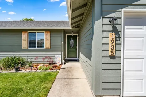 1935 Walnut Grove Lane Central Point OR 97502