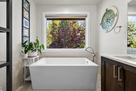 60886 SW Headwaters Loop Bend OR 97702