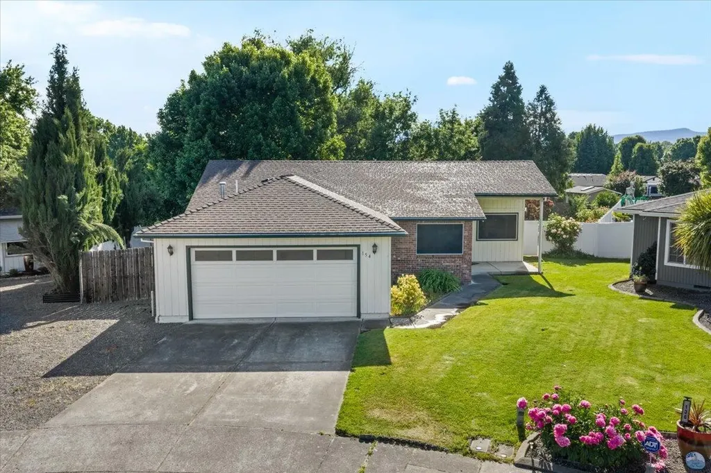 154 Silverwood Court Central Point OR 97502