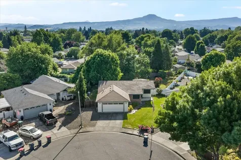 154 Silverwood Court Central Point OR 97502