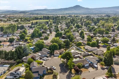 154 Silverwood Court Central Point OR 97502
