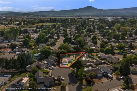 154 Silverwood Court Central Point OR 97502