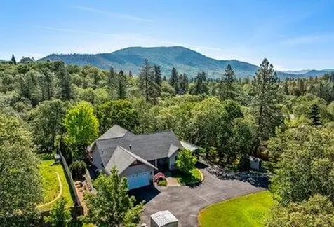 847 Three Pines Road Grants Pass OR 97526