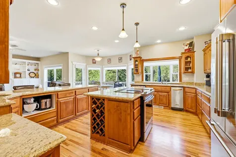 8993 John Day Drive Gold Hill OR 97525