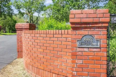 8993 John Day Drive Gold Hill OR 97525