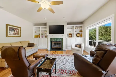 8993 John Day Drive Gold Hill OR 97525