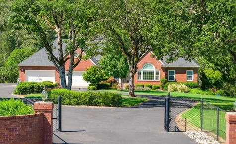 8993 John Day Drive Gold Hill OR 97525