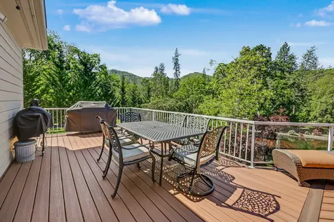 8993 John Day Drive Gold Hill OR 97525
