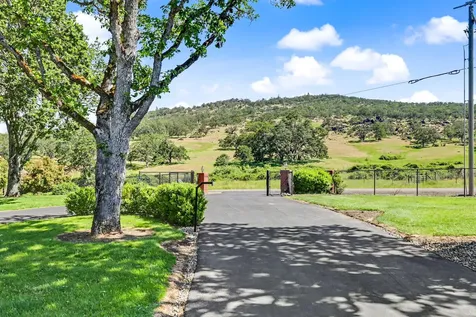 8993 John Day Drive Gold Hill OR 97525