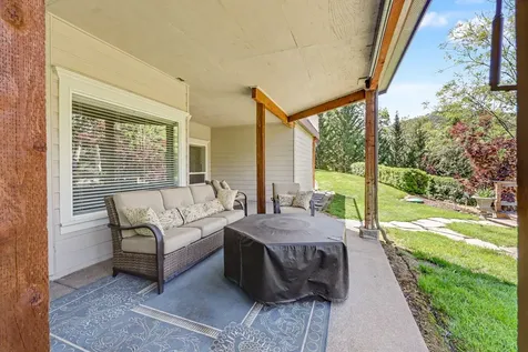 8993 John Day Drive Gold Hill OR 97525