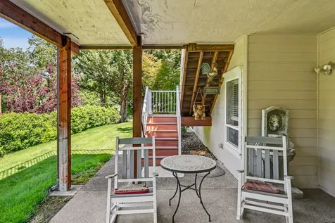 8993 John Day Drive Gold Hill OR 97525