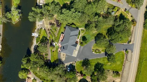 8993 John Day Drive Gold Hill OR 97525