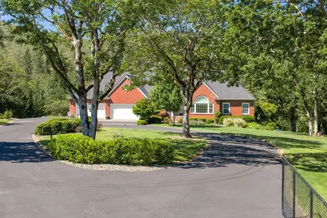 8993 John Day Drive Gold Hill OR 97525