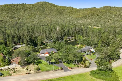 8993 John Day Drive Gold Hill OR 97525