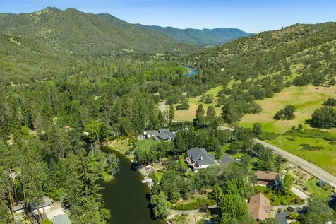 8993 John Day Drive Gold Hill OR 97525