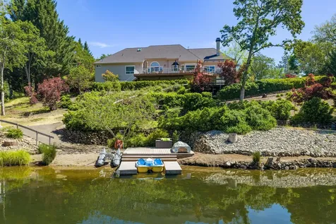 8993 John Day Drive Gold Hill OR 97525