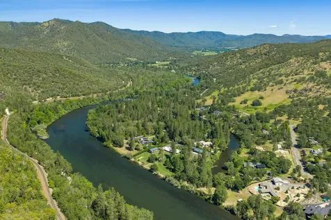 8993 John Day Drive Gold Hill OR 97525