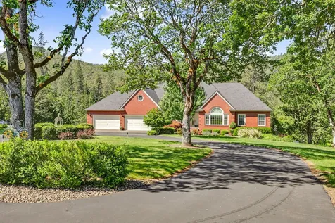 8993 John Day Drive Gold Hill OR 97525