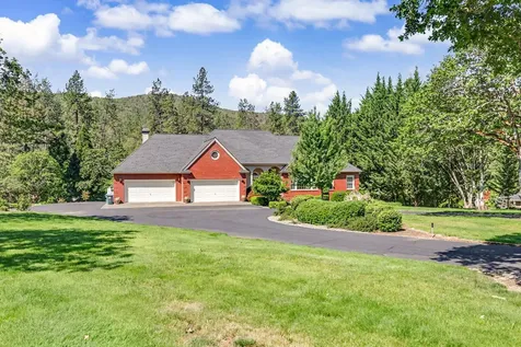 8993 John Day Drive Gold Hill OR 97525