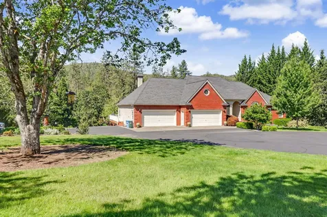 8993 John Day Drive Gold Hill OR 97525