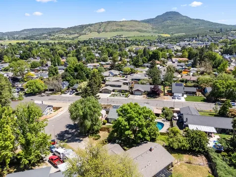 2642 Hawaiian Avenue Medford OR 97504