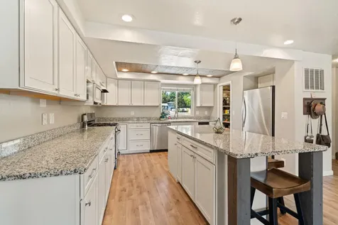 2642 Hawaiian Avenue Medford OR 97504