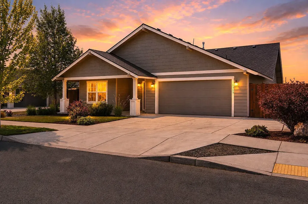 1717 NE 3rd Court Redmond OR 97756