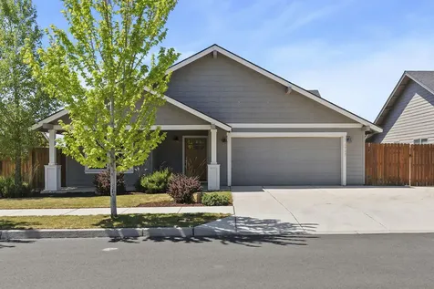 1717 NE 3rd Court Redmond OR 97756