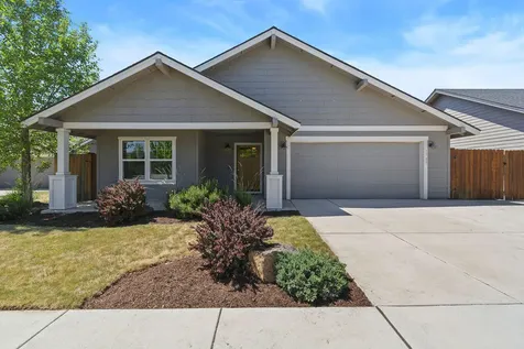 1717 NE 3rd Court Redmond OR 97756