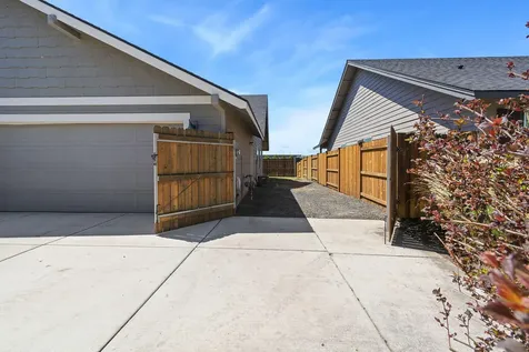 1717 NE 3rd Court Redmond OR 97756