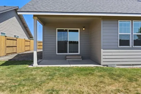 1717 NE 3rd Court Redmond OR 97756
