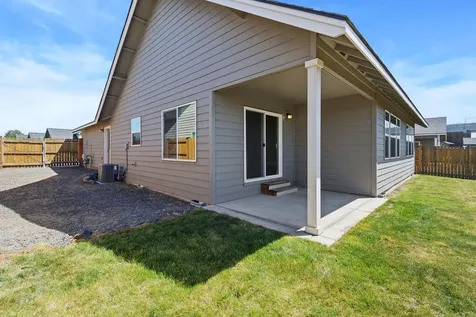1717 NE 3rd Court Redmond OR 97756