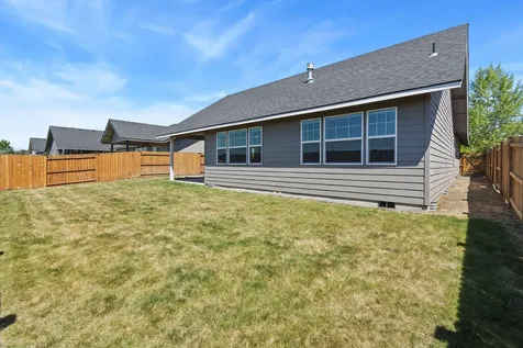1717 NE 3rd Court Redmond OR 97756