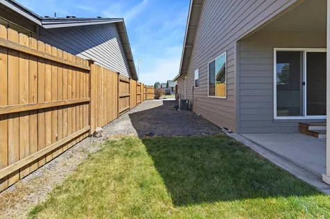 1717 NE 3rd Court Redmond OR 97756