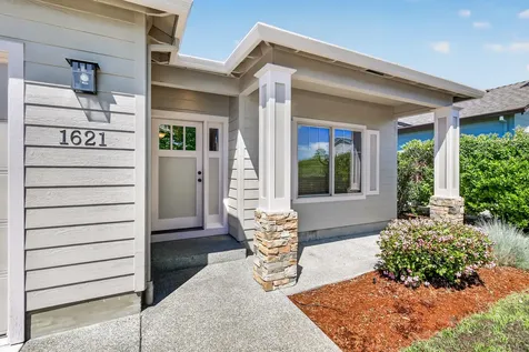 1621 Monarch Lane Medford OR 97504
